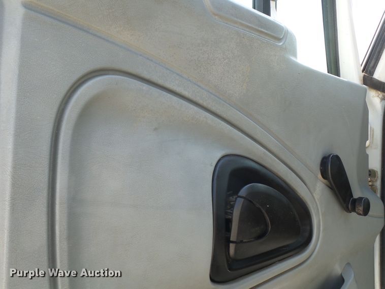 image for item DE7994 2006 International 4200 dump truck