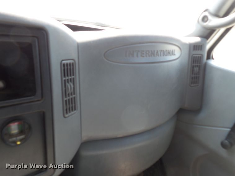 image for item DE7994 2006 International 4200 dump truck