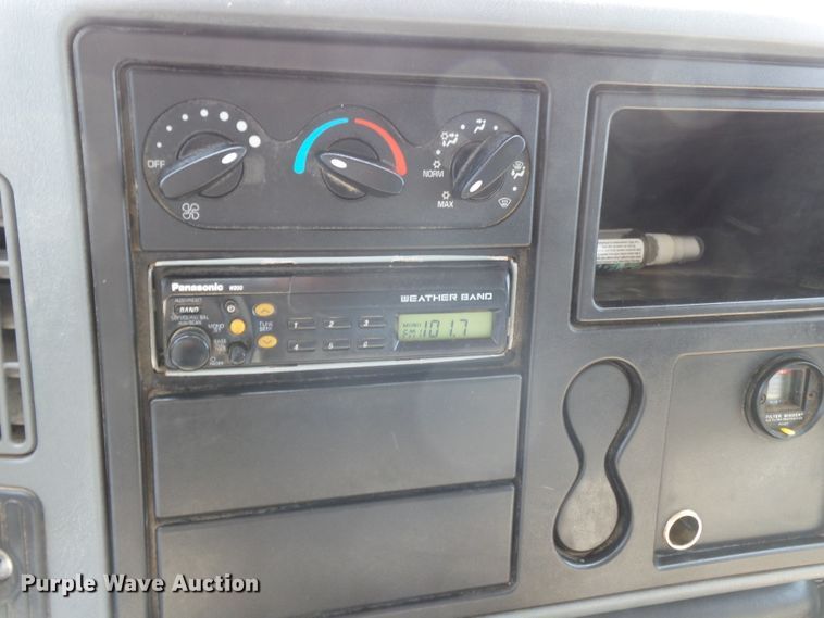 image for item DE7994 2006 International 4200 dump truck