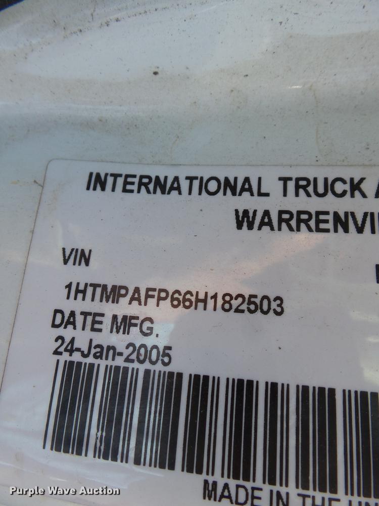 image for item DE7994 2006 International 4200 dump truck