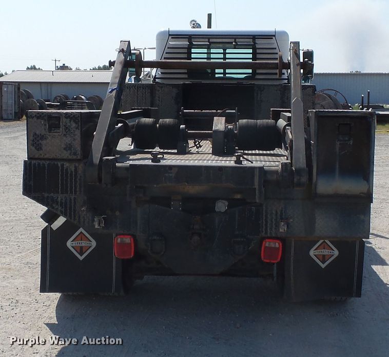 image for item DE7995 1997 Peterbilt 330 flatbed truck