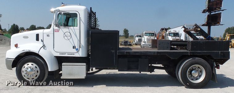 image for item DE7995 1997 Peterbilt 330 flatbed truck
