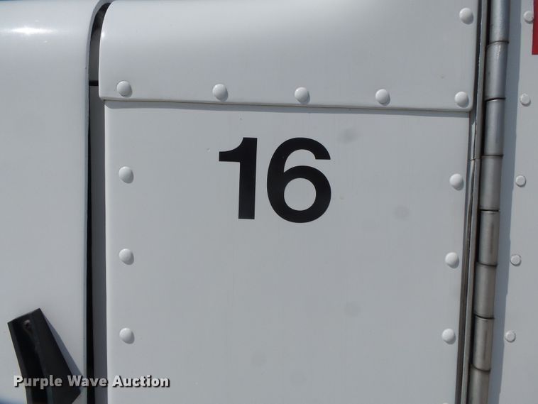 image for item DE7995 1997 Peterbilt 330 flatbed truck