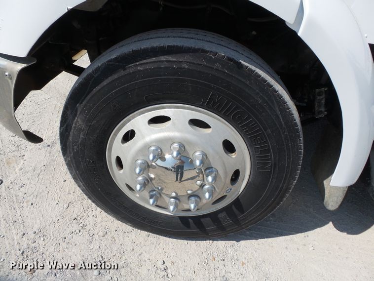 image for item DE7995 1997 Peterbilt 330 flatbed truck