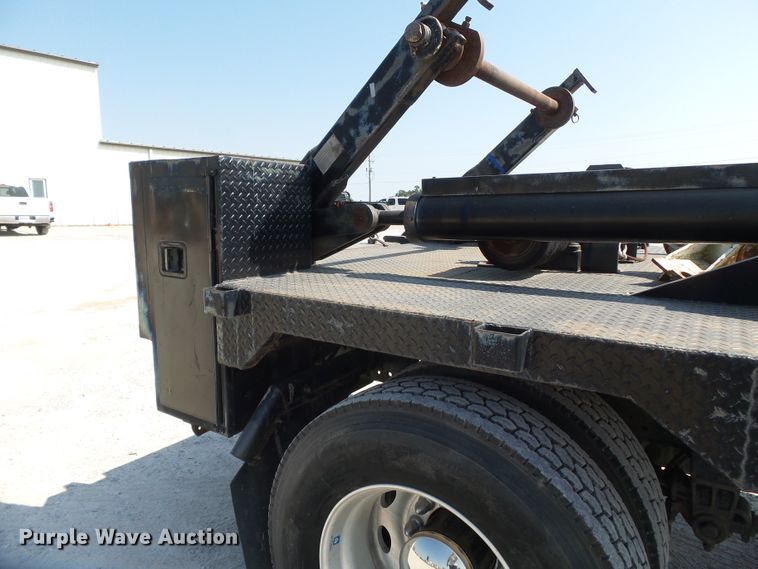 image for item DE7995 1997 Peterbilt 330 flatbed truck