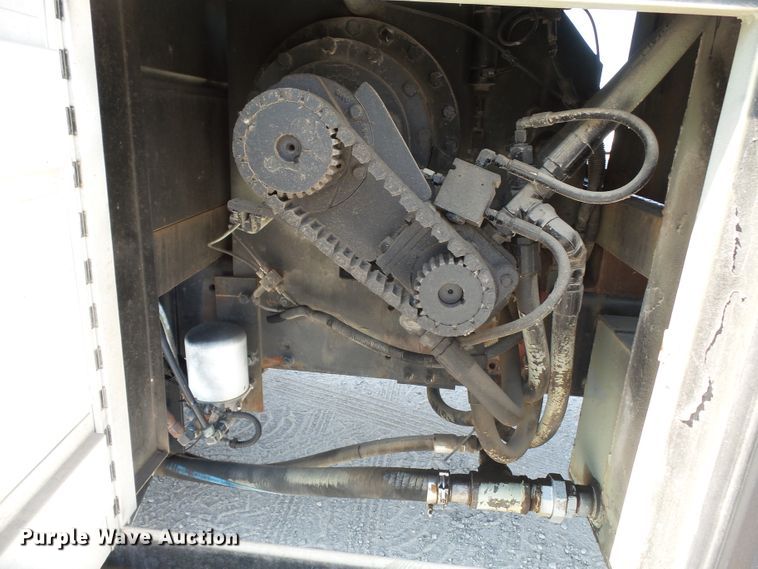 image for item DE7995 1997 Peterbilt 330 flatbed truck