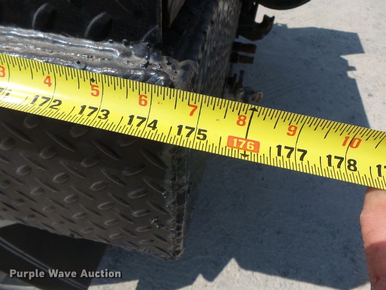 image for item DE7995 1997 Peterbilt 330 flatbed truck