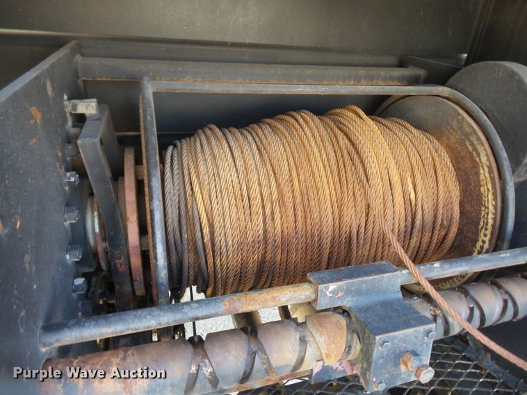 image for item DE7995 1997 Peterbilt 330 flatbed truck