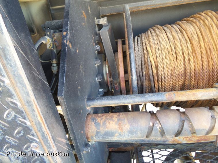 image for item DE7995 1997 Peterbilt 330 flatbed truck