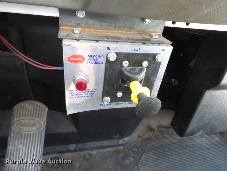 image for item DE7995 1997 Peterbilt 330 flatbed truck