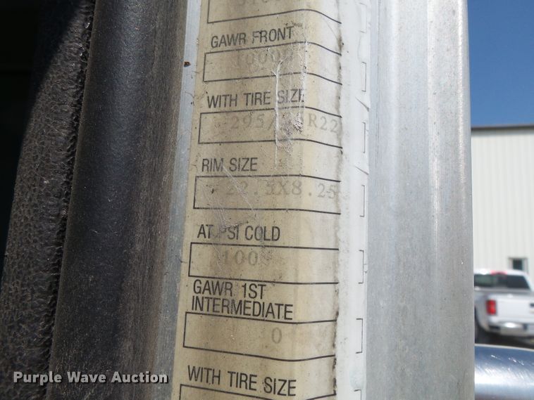 image for item DE7995 1997 Peterbilt 330 flatbed truck