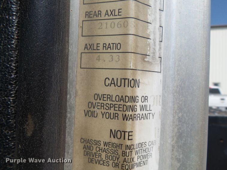 image for item DE7995 1997 Peterbilt 330 flatbed truck