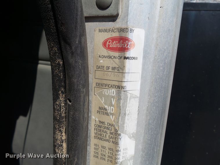 image for item DE7995 1997 Peterbilt 330 flatbed truck