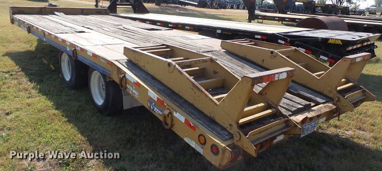 image for item DE7996 2007 Eager Beaver 20XPT equipment trailer