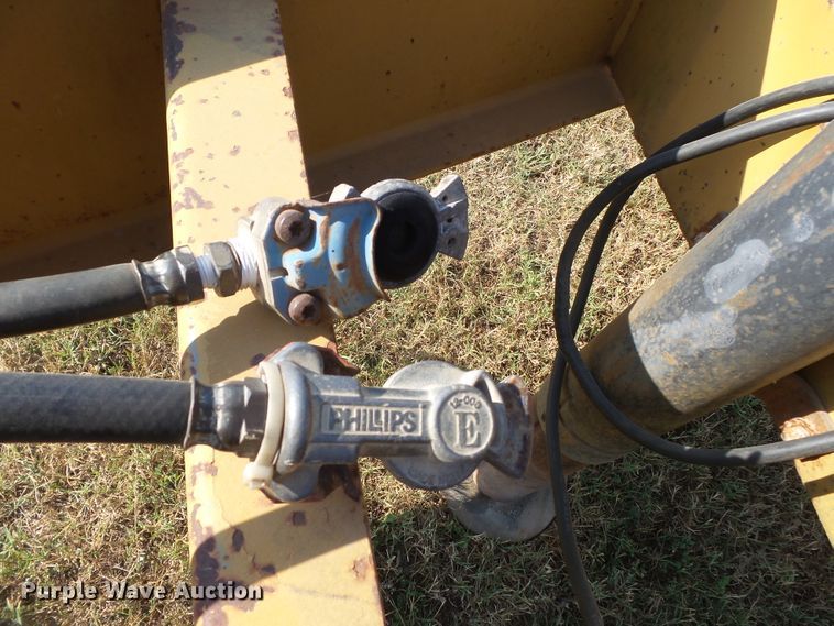 image for item DE7996 2007 Eager Beaver 20XPT equipment trailer