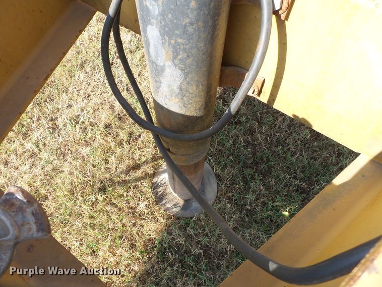 image for item DE7996 2007 Eager Beaver 20XPT equipment trailer