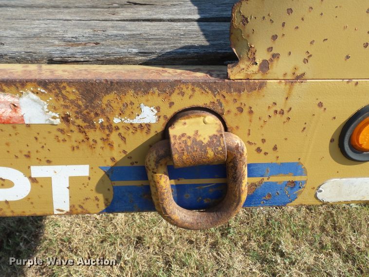 image for item DE7996 2007 Eager Beaver 20XPT equipment trailer