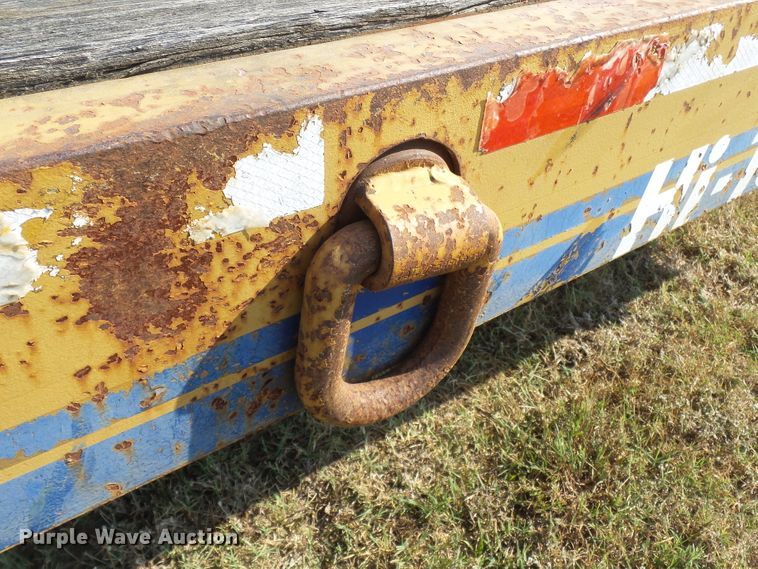 image for item DE7996 2007 Eager Beaver 20XPT equipment trailer