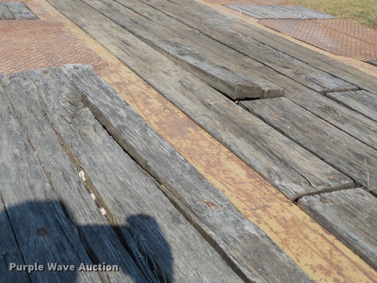 image for item DE7996 2007 Eager Beaver 20XPT equipment trailer