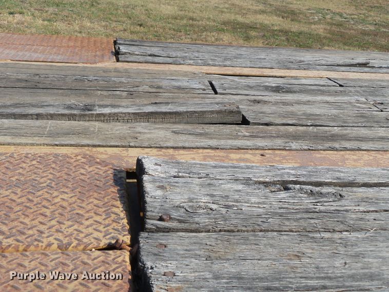 image for item DE7996 2007 Eager Beaver 20XPT equipment trailer