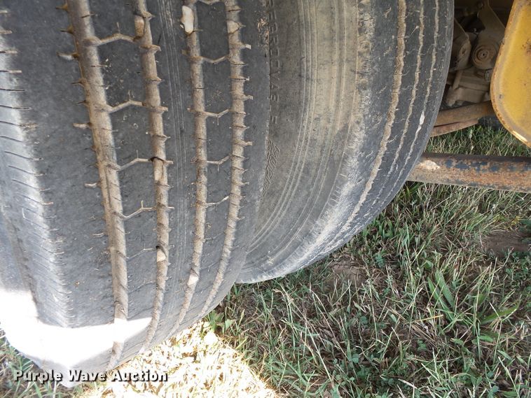 image for item DE7996 2007 Eager Beaver 20XPT equipment trailer