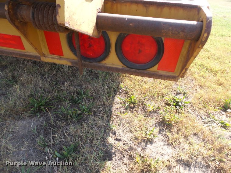 image for item DE7996 2007 Eager Beaver 20XPT equipment trailer