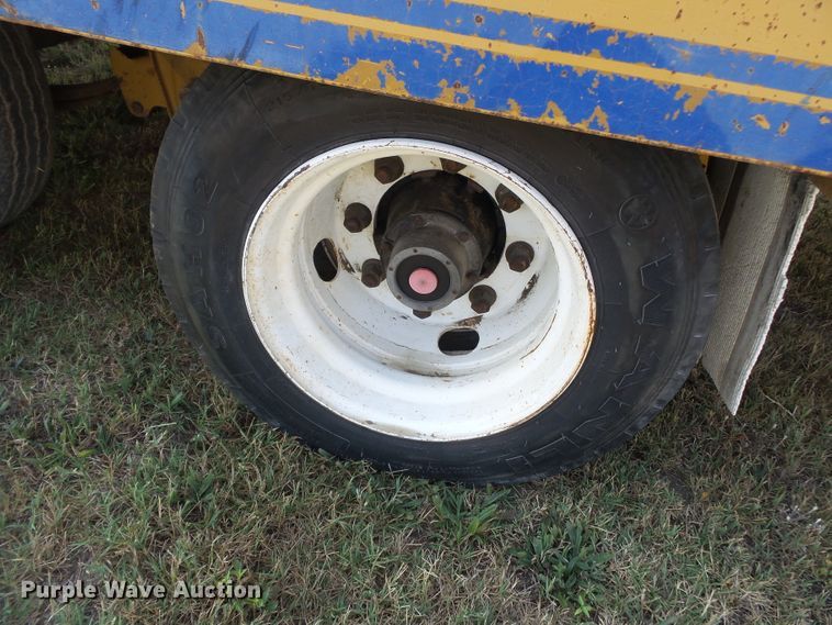 image for item DE7996 2007 Eager Beaver 20XPT equipment trailer