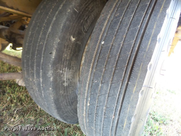 image for item DE7996 2007 Eager Beaver 20XPT equipment trailer