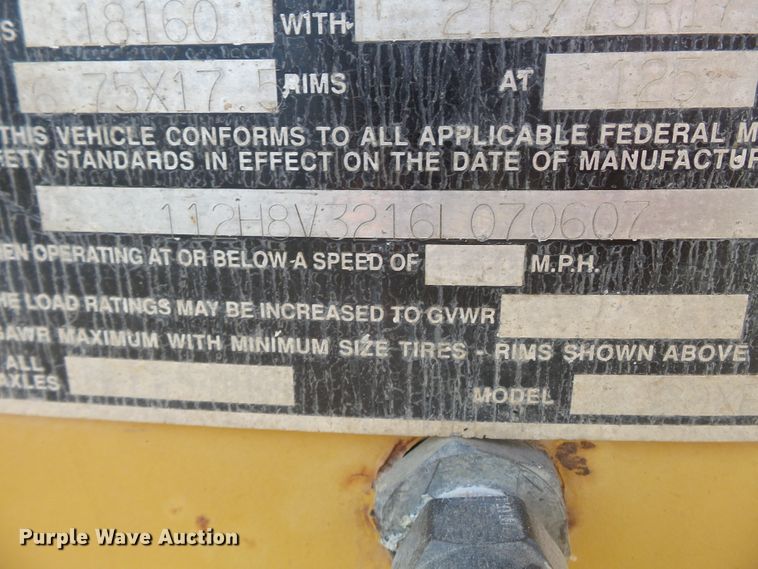 image for item DE7996 2007 Eager Beaver 20XPT equipment trailer