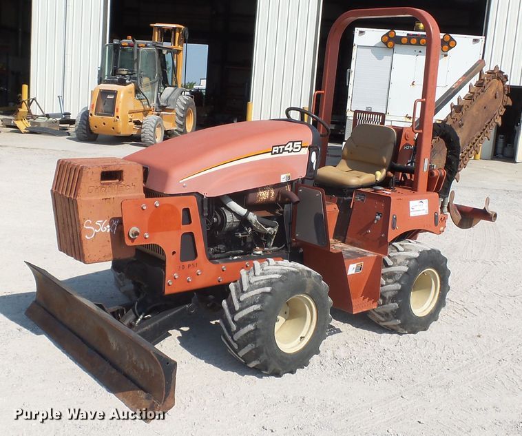 image for item DE7998 2006 Ditch Witch RT45 trencher