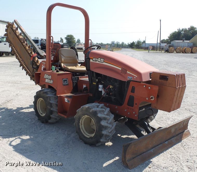 image for item DE7998 2006 Ditch Witch RT45 trencher