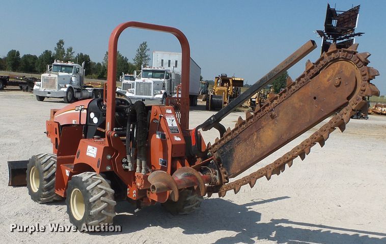 image for item DE7998 2006 Ditch Witch RT45 trencher
