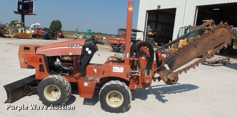 image for item DE7998 2006 Ditch Witch RT45 trencher