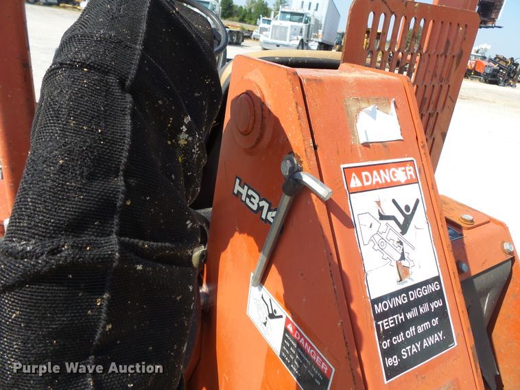 image for item DE7998 2006 Ditch Witch RT45 trencher