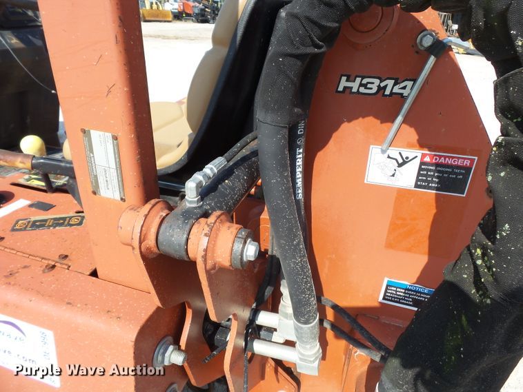 image for item DE7998 2006 Ditch Witch RT45 trencher
