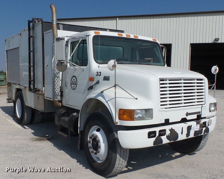 image for item DE7999 2002 International 4900 sewer jetter truck