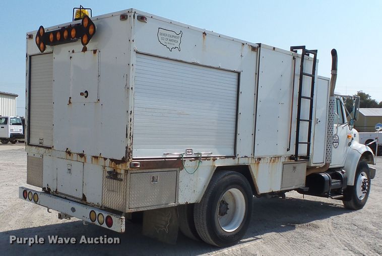 image for item DE7999 2002 International 4900 sewer jetter truck