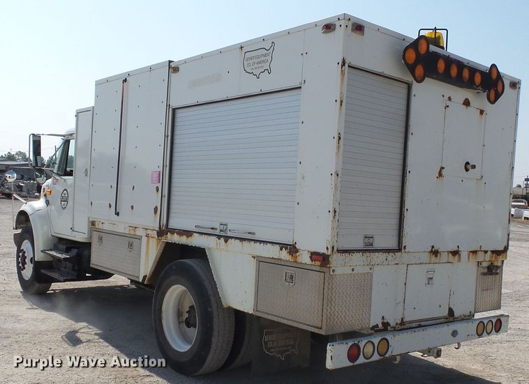 image for item DE7999 2002 International 4900 sewer jetter truck