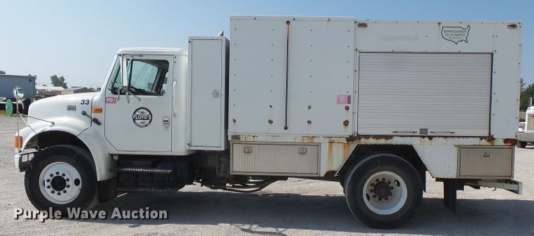 image for item DE7999 2002 International 4900 sewer jetter truck