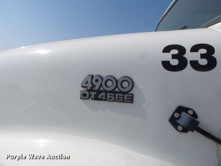 image for item DE7999 2002 International 4900 sewer jetter truck