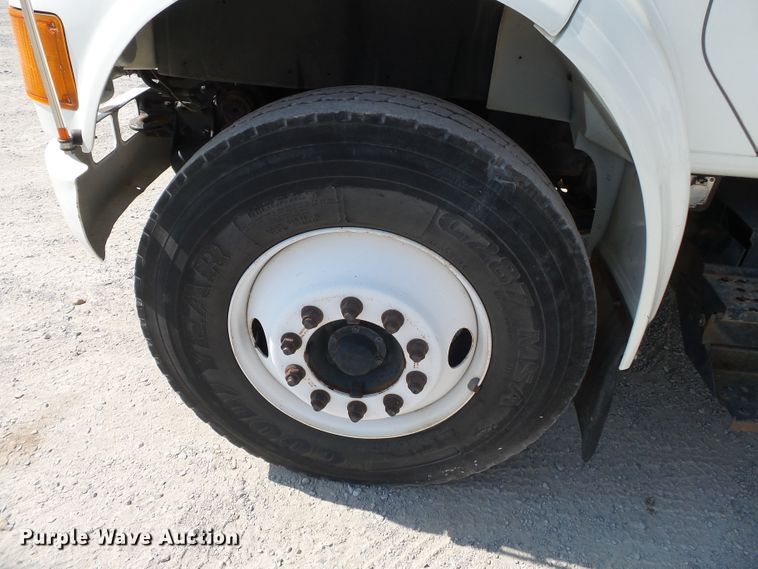 image for item DE7999 2002 International 4900 sewer jetter truck