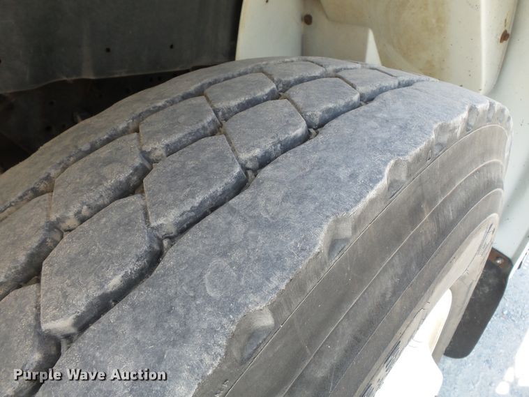 image for item DE7999 2002 International 4900 sewer jetter truck