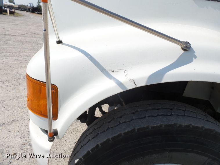 image for item DE7999 2002 International 4900 sewer jetter truck