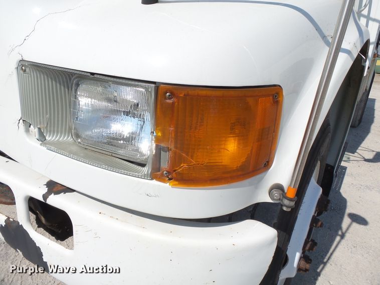 image for item DE7999 2002 International 4900 sewer jetter truck