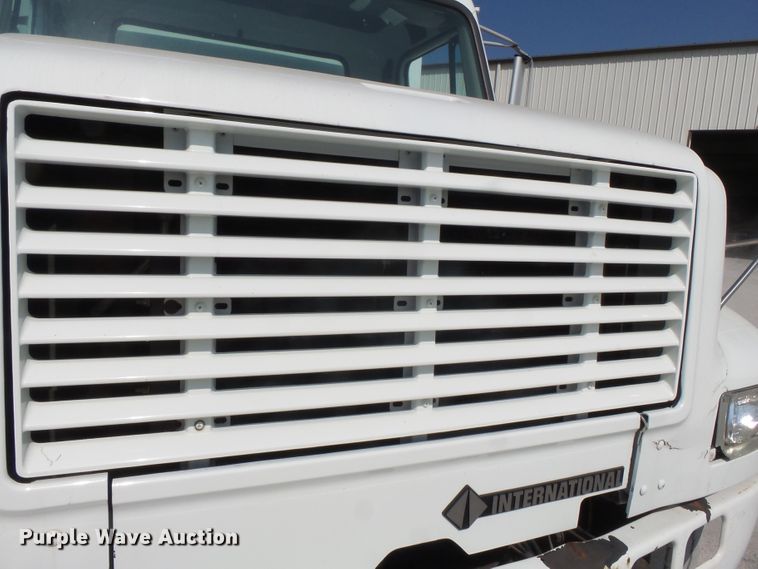 image for item DE7999 2002 International 4900 sewer jetter truck