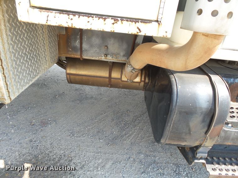 image for item DE7999 2002 International 4900 sewer jetter truck
