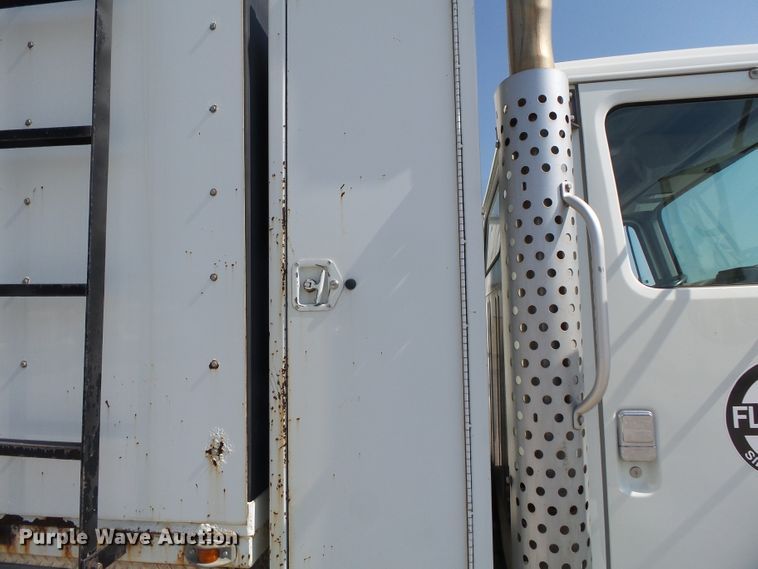 image for item DE7999 2002 International 4900 sewer jetter truck