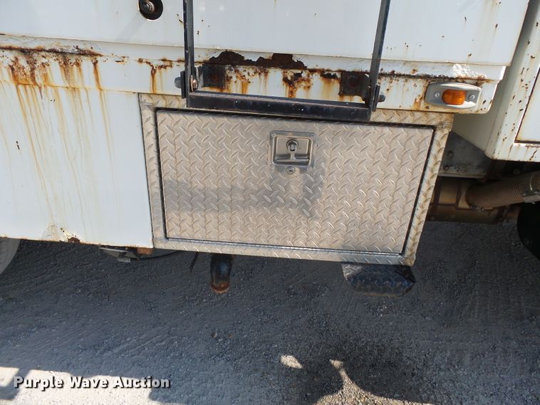 image for item DE7999 2002 International 4900 sewer jetter truck