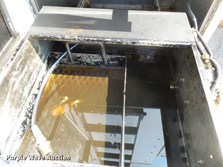 image for item DE7999 2002 International 4900 sewer jetter truck