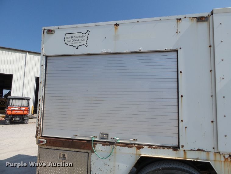 image for item DE7999 2002 International 4900 sewer jetter truck